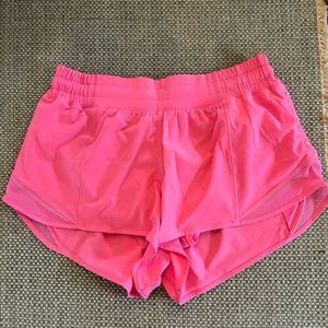 Hotty hot low rise lined 2.5” short